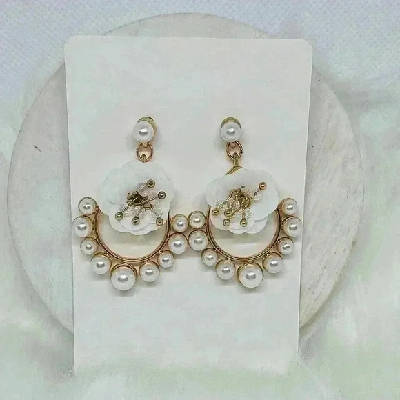 Flower Pearl Earrings - Picture 3 of 3